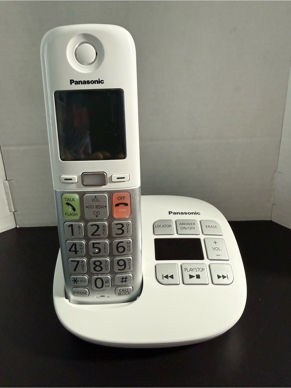 Panasonic Cordless Phone & Answering  Machine Expandable Call Block KX-TGU430W